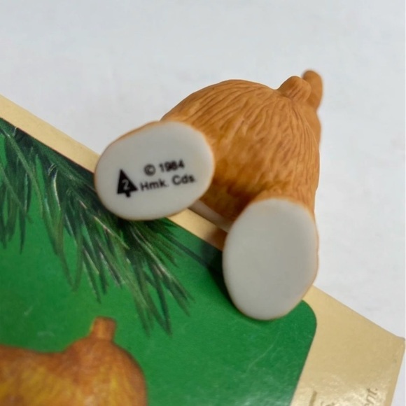 Hallmark 1984 “Cinnamon Bear” Porcelain Keepsake Vintage Ornament - Picture 3 of 9